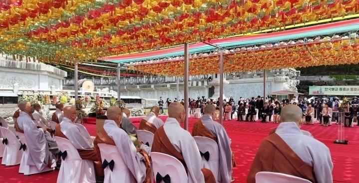 불기 2566년 부처님 오신날인 지난해 5월8일 대구 동구 팔공산 동화사에서 봉축법요식이 열리고 있다. 본 사진은 특정기사와 직접적인 관련이 없음 ⓒ뉴시스